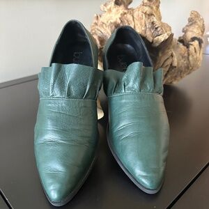 Bueno Green Ruffled Leather Loafers - Size 39 (US 8.5/9)